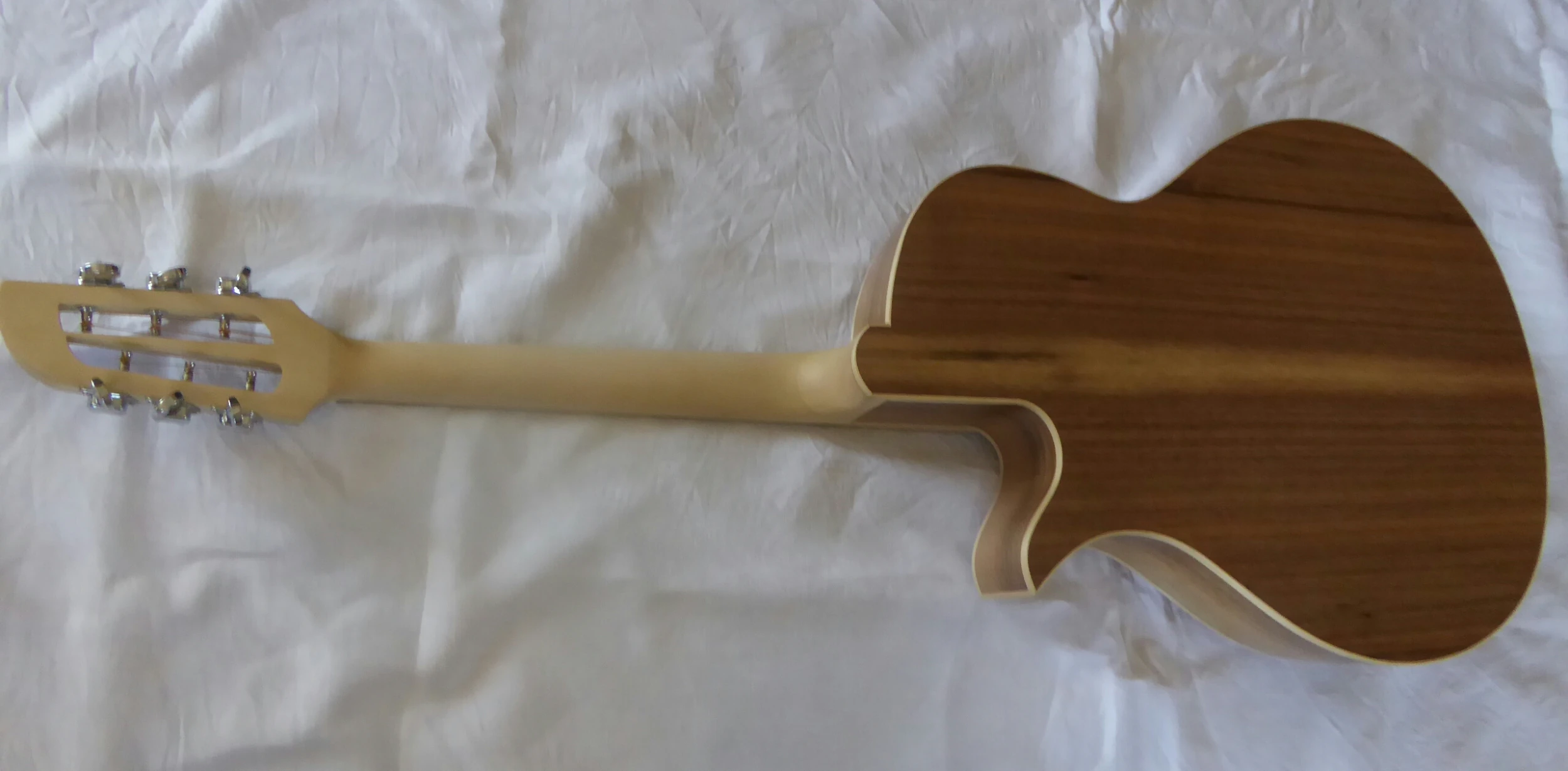 Heier Akustik – Detailansicht 11 – handgefertigte Akustikgitarre von Heier Guitars bei Dresden und Meißen